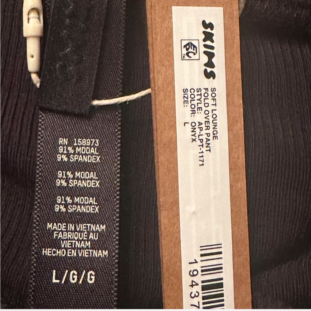 SKIMS *NWT SOFT LOUNGE FOLD OVER PANT | COLOR: ONYX - Picture 10 of 11